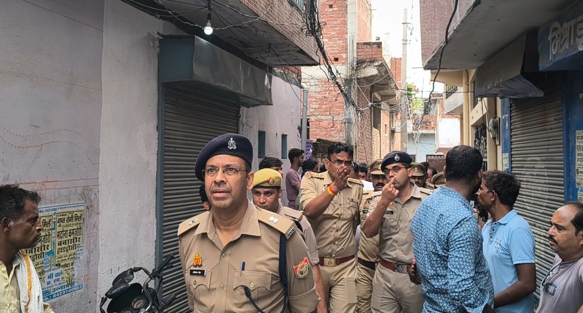 महिलाओं को बंधक बनाकर बदमाशों ने दस लाख की नकदी, जेवर लूटे