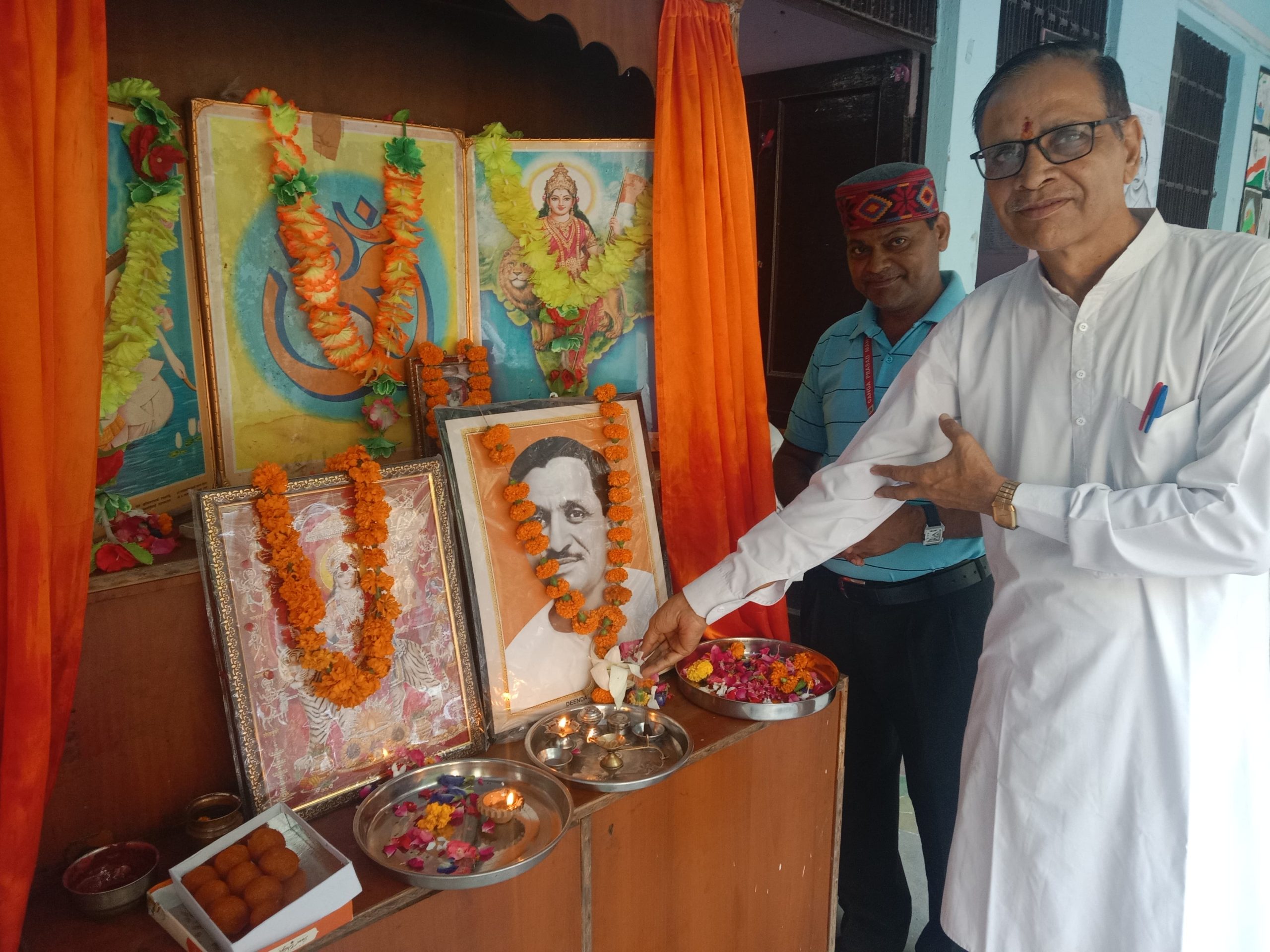 पंडित दीनदयाल उपाध्याय की जयंती विद्यालय परिसर में हर्षोल्लास के साथ मनाई गई