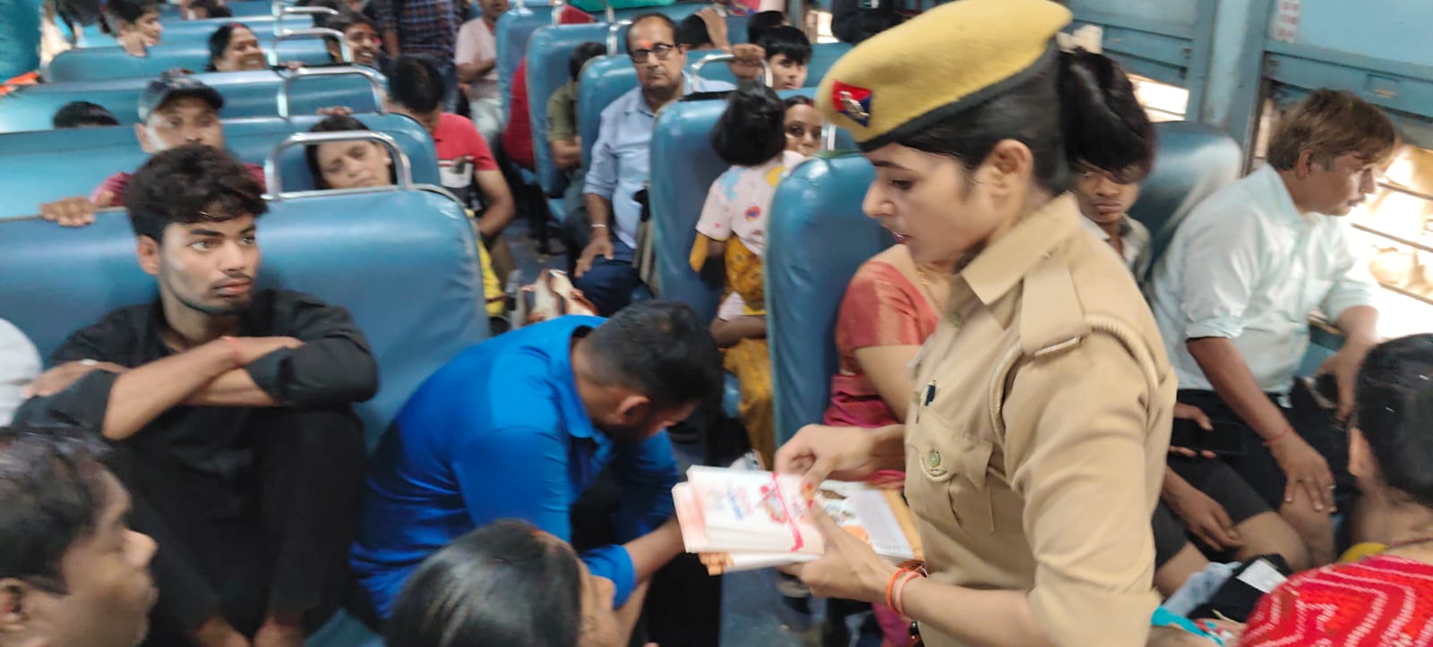 स्टेशन पर जीआरपी द्वारा चलाया गया मिशन शक्ति अभियान