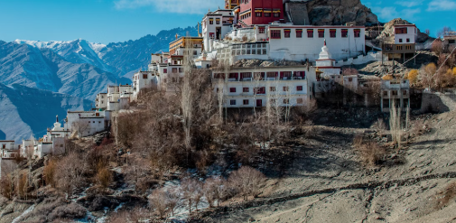 लद्दाख: बर्फ की घाटियों में गूंजती मांग, “हम भी राज्य हैं”